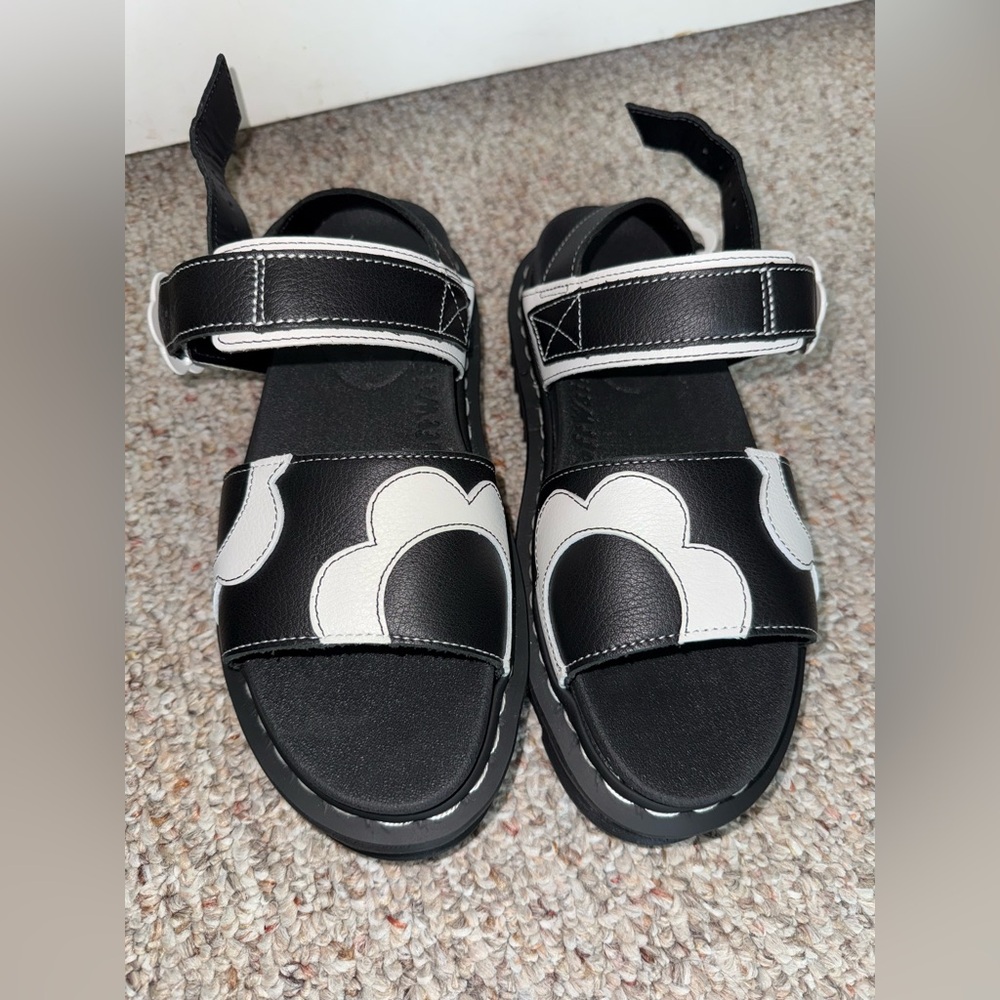 Dr martens VOSS PISA
LEATHER STRAP
SANDALS size 9